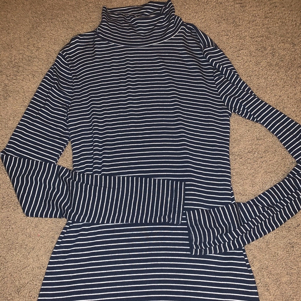 COPY - Abercrombie and Fitch long sleeve mock neck